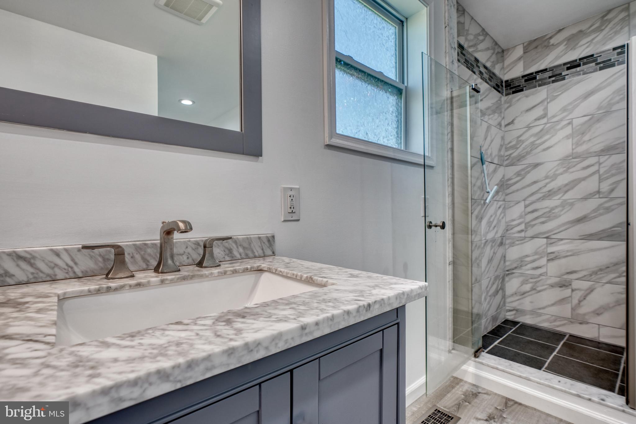 KINGSVILLE - Residential