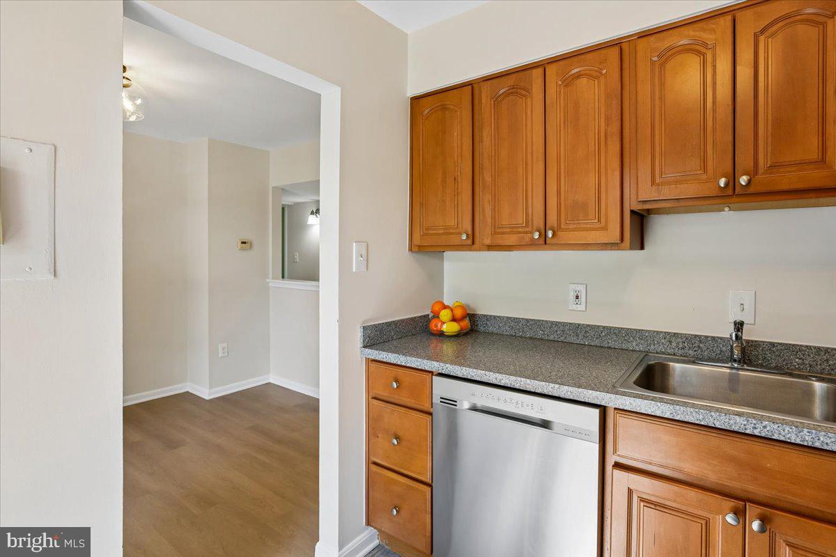 CAMELBACK VILLAGE - Residential
