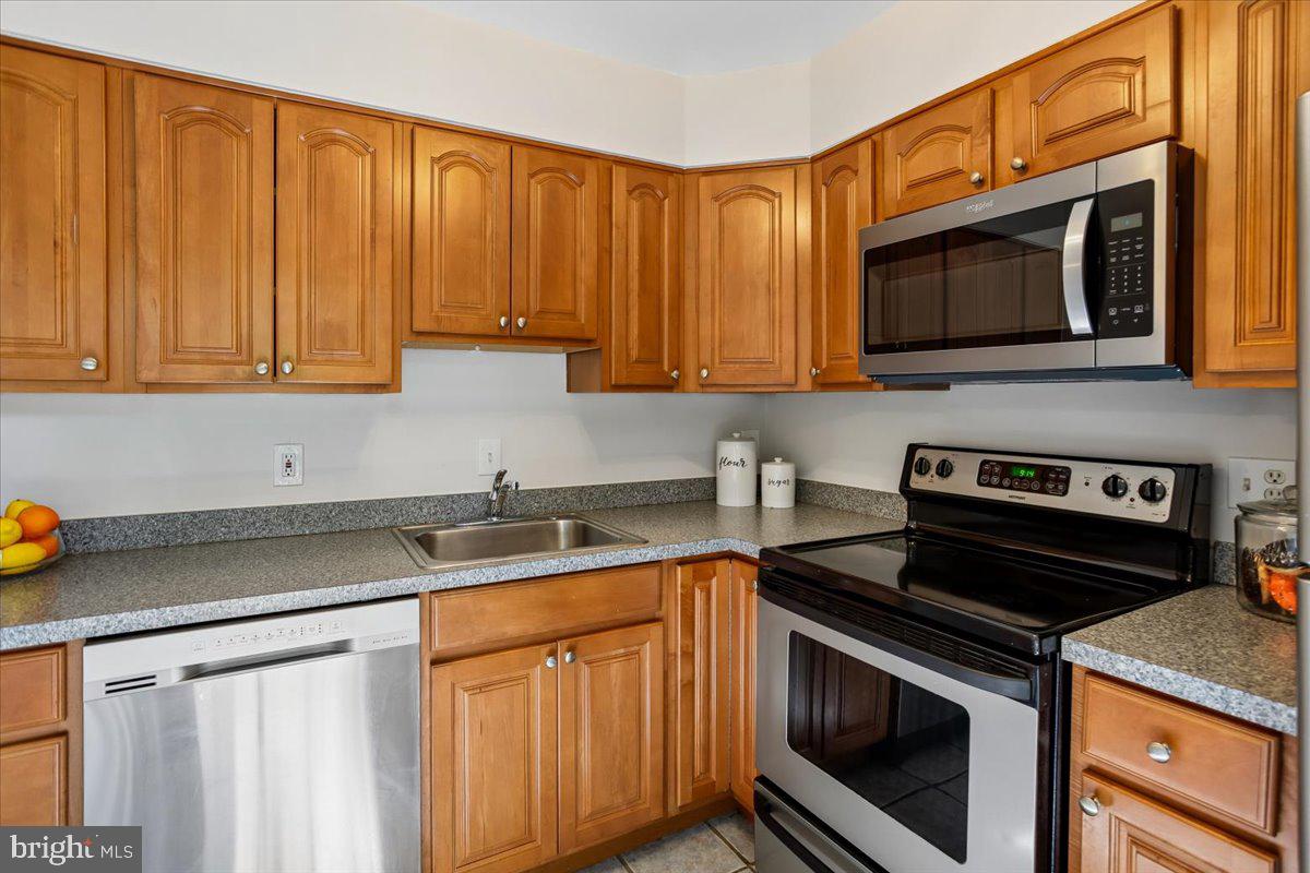 CAMELBACK VILLAGE - Residential