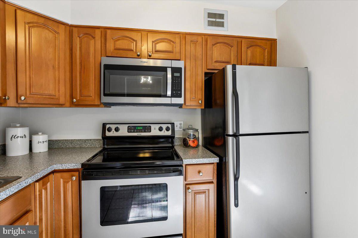 CAMELBACK VILLAGE - Residential