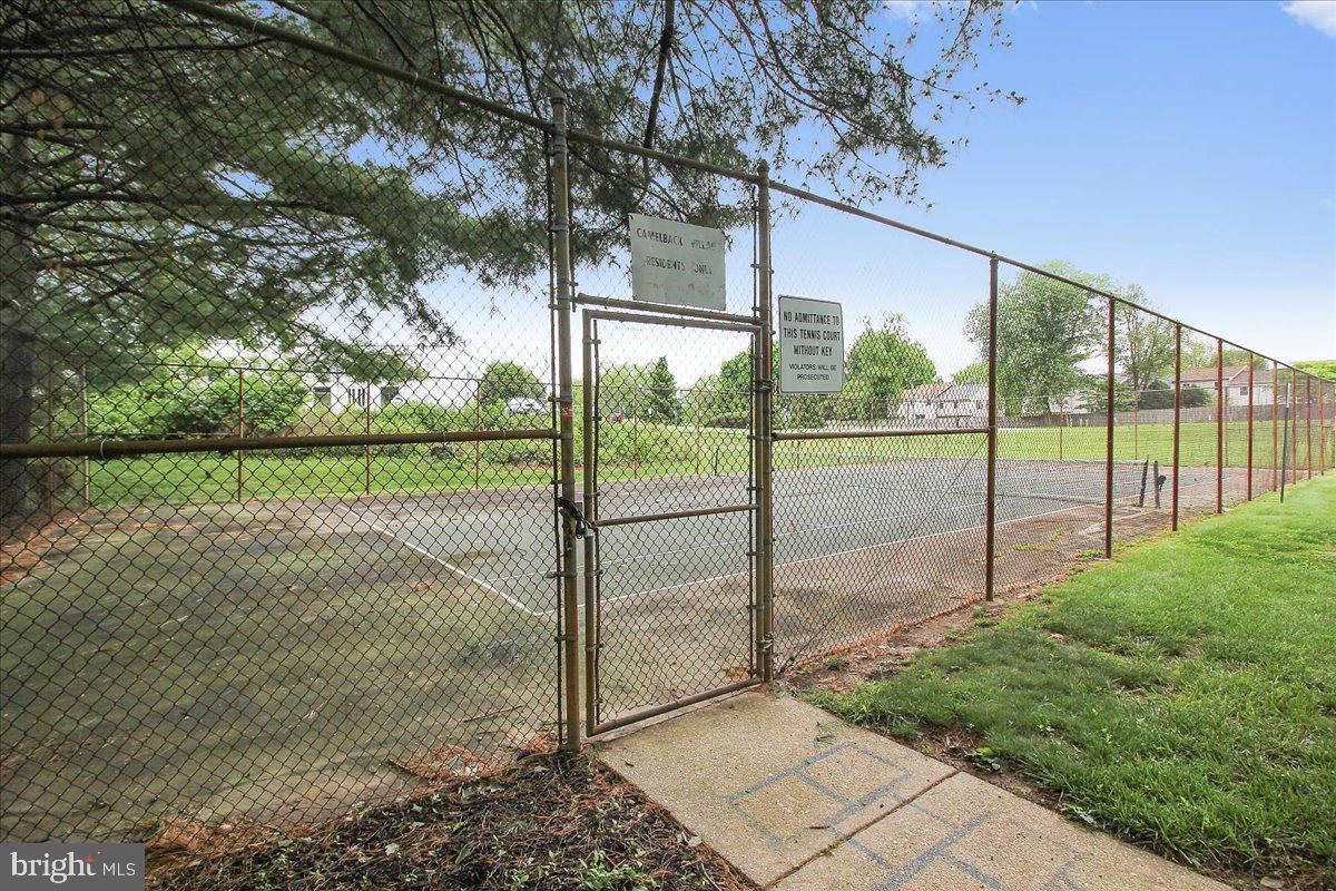CAMELBACK VILLAGE - Residential