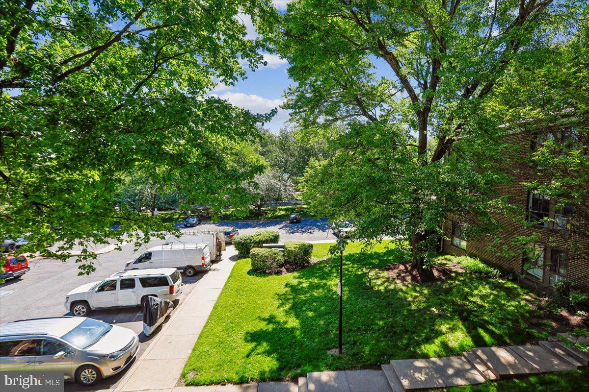 CAMELBACK VILLAGE - Residential