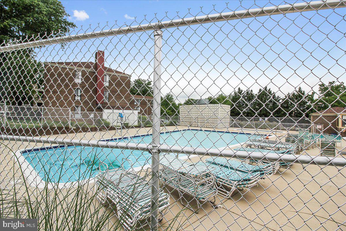 CAMELBACK VILLAGE - Residential