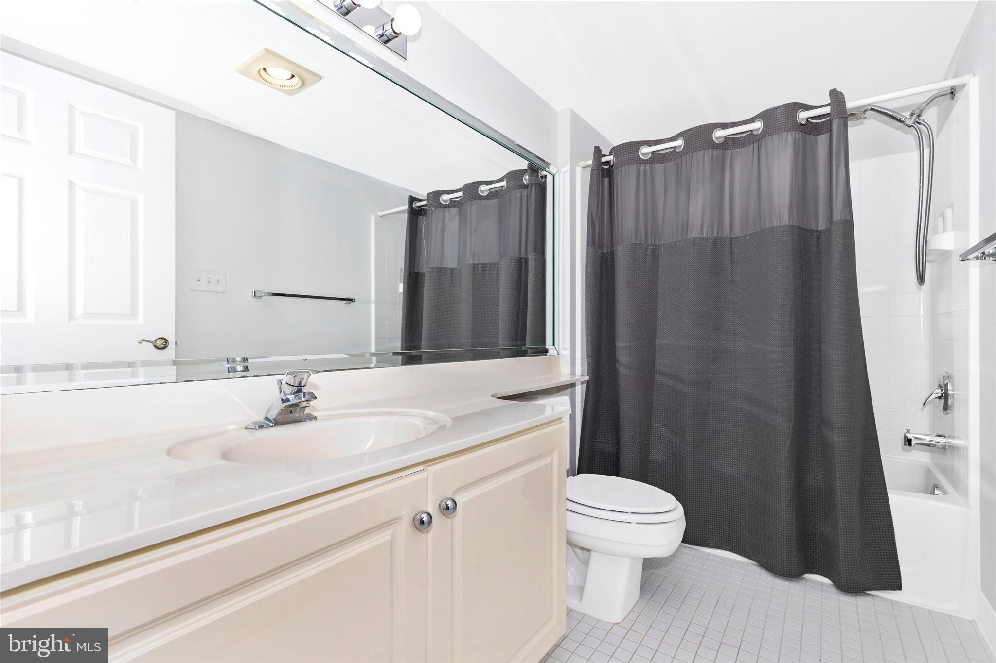 LEISURE WORLD - Residential