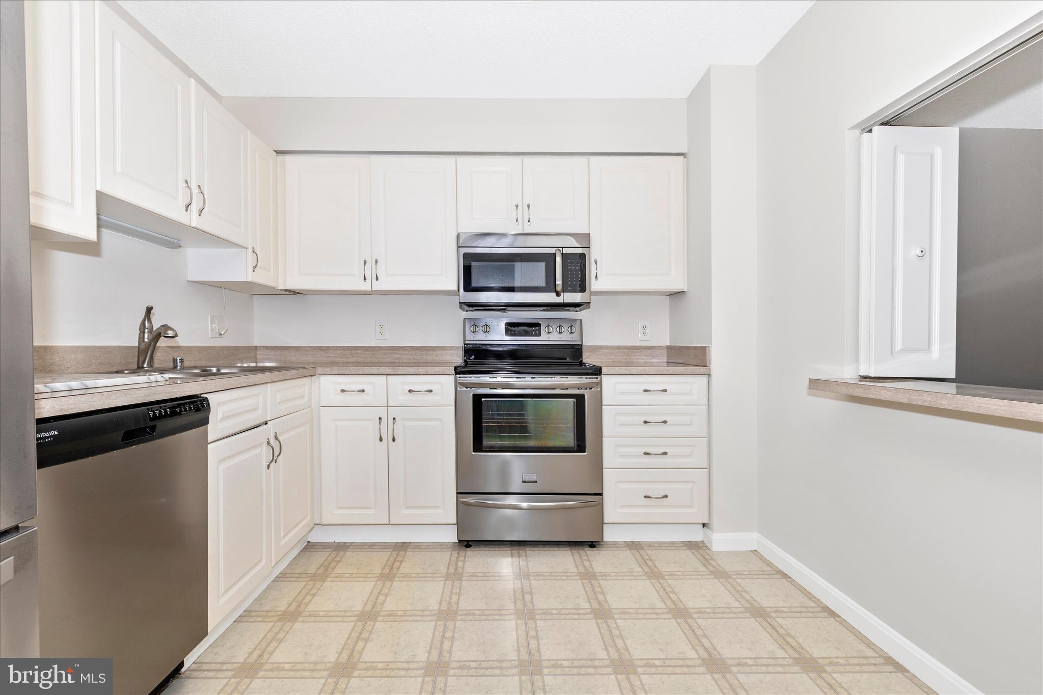 LEISURE WORLD - Residential