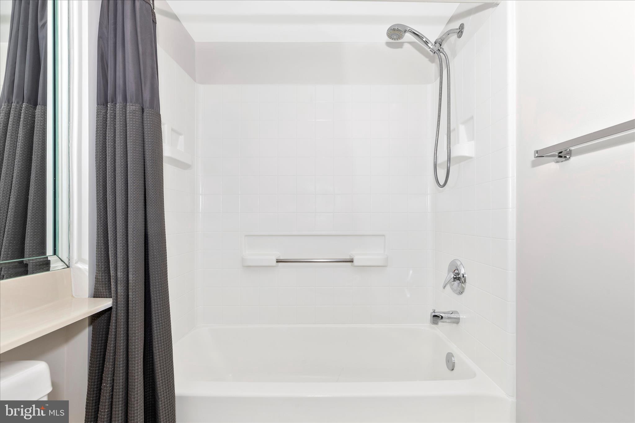 LEISURE WORLD - Residential