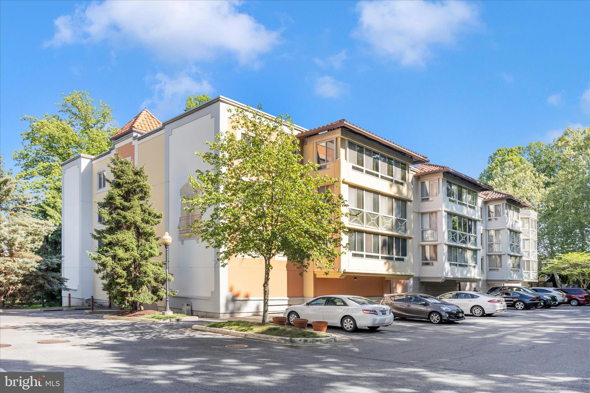 LEISURE WORLD - Residential
