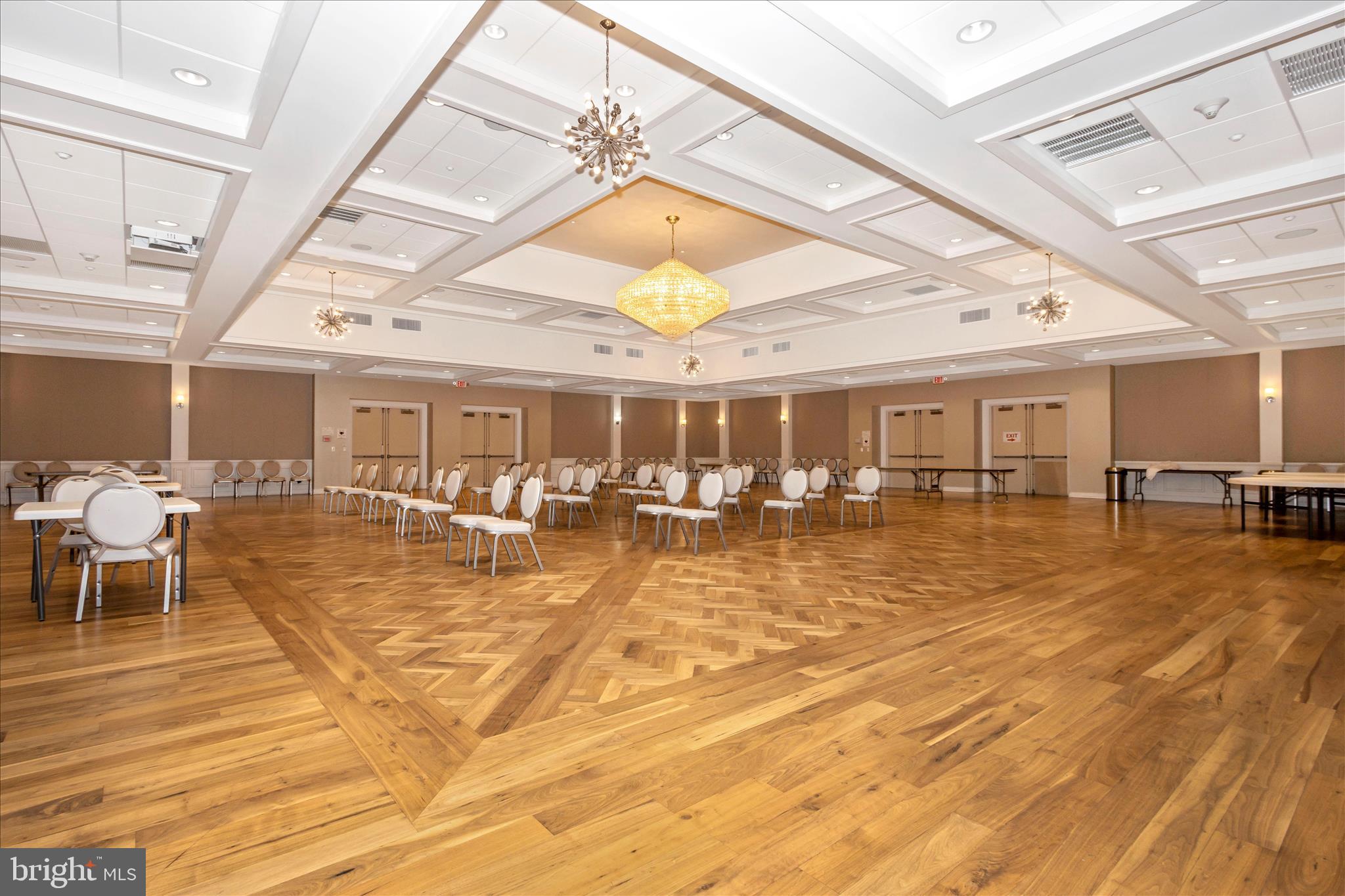 LEISURE WORLD - Residential
