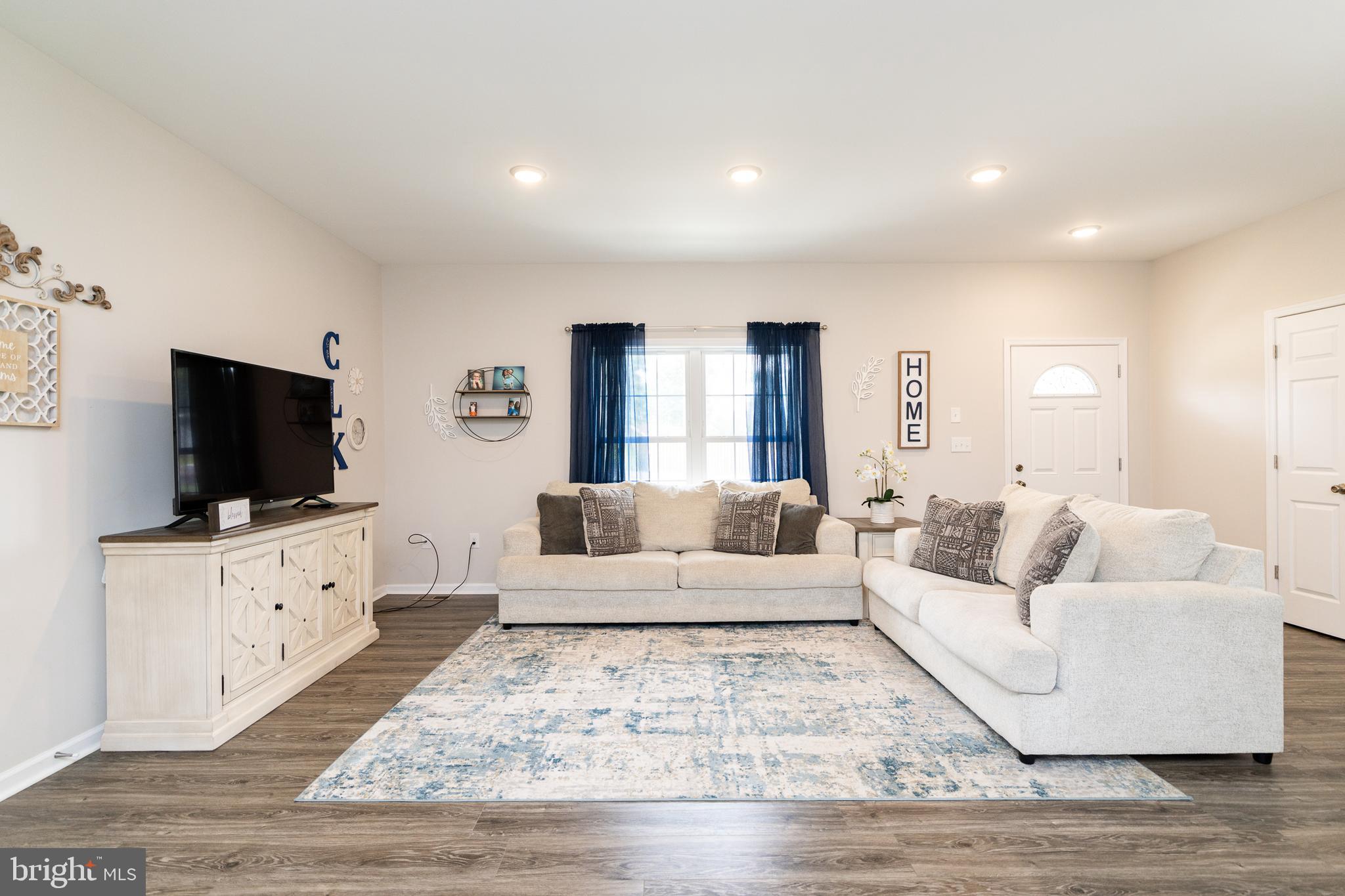 MIDDLE CREEK MANOR - Residential