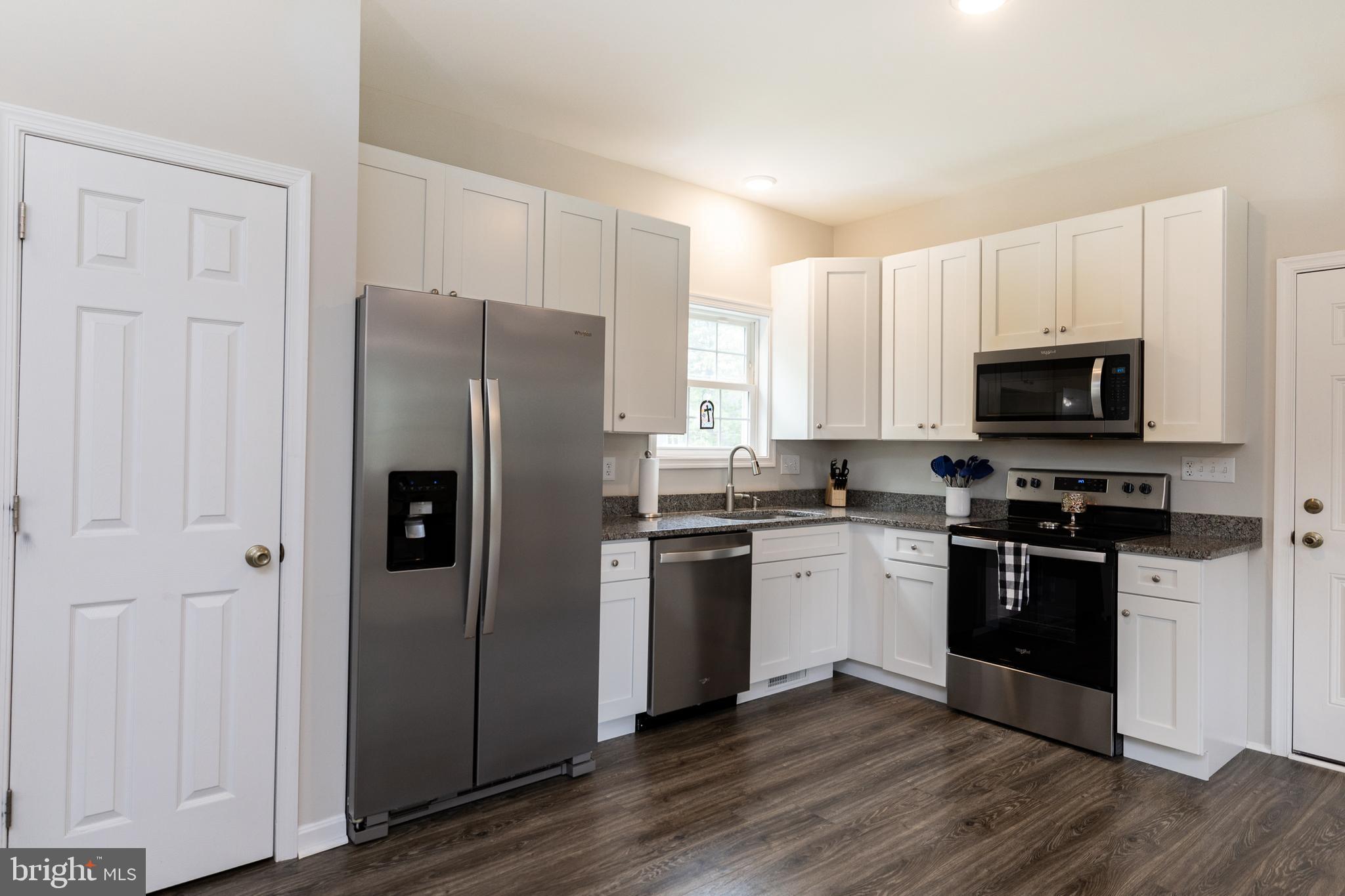 MIDDLE CREEK MANOR - Residential