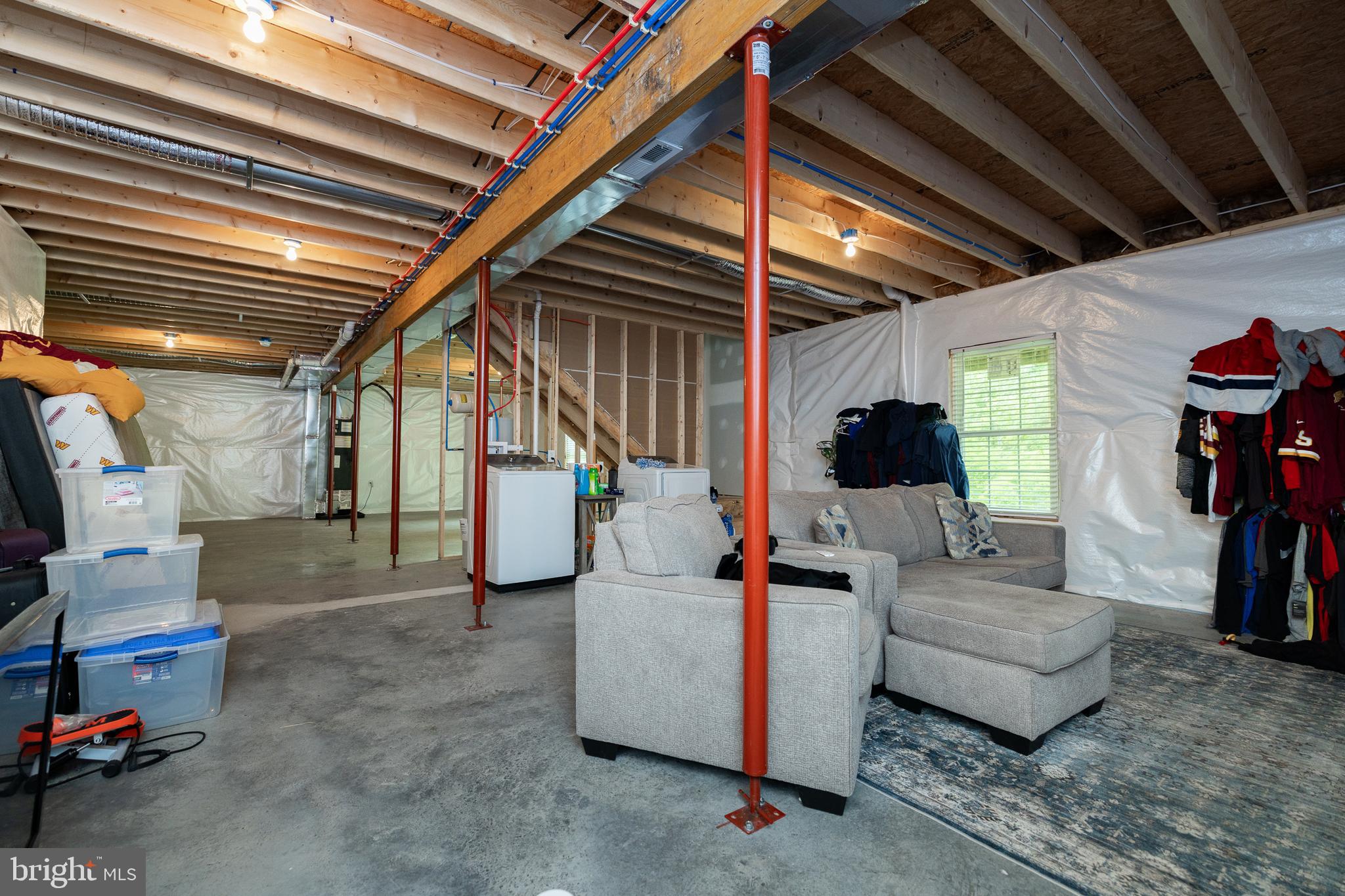 MIDDLE CREEK MANOR - Residential