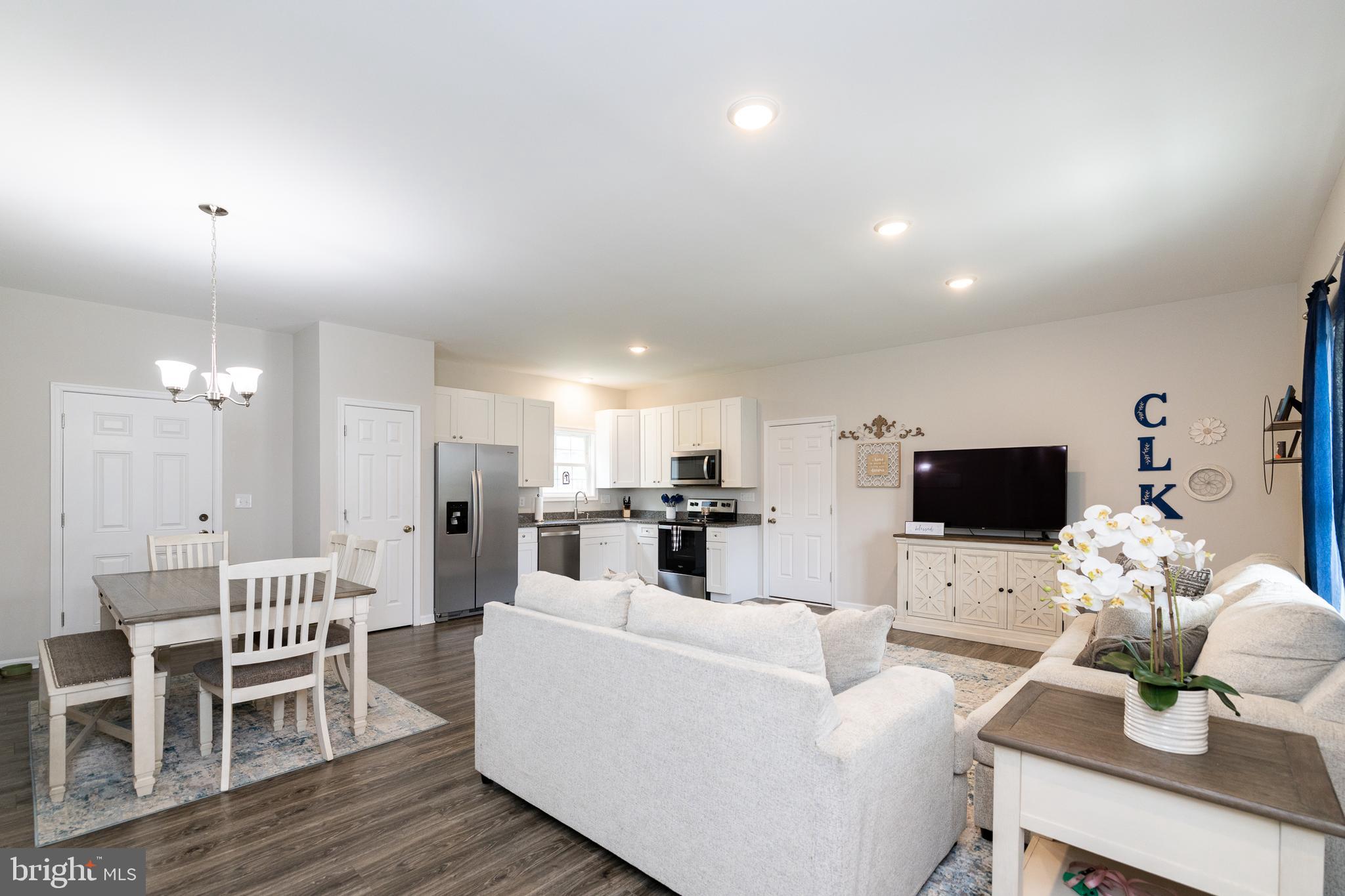 MIDDLE CREEK MANOR - Residential