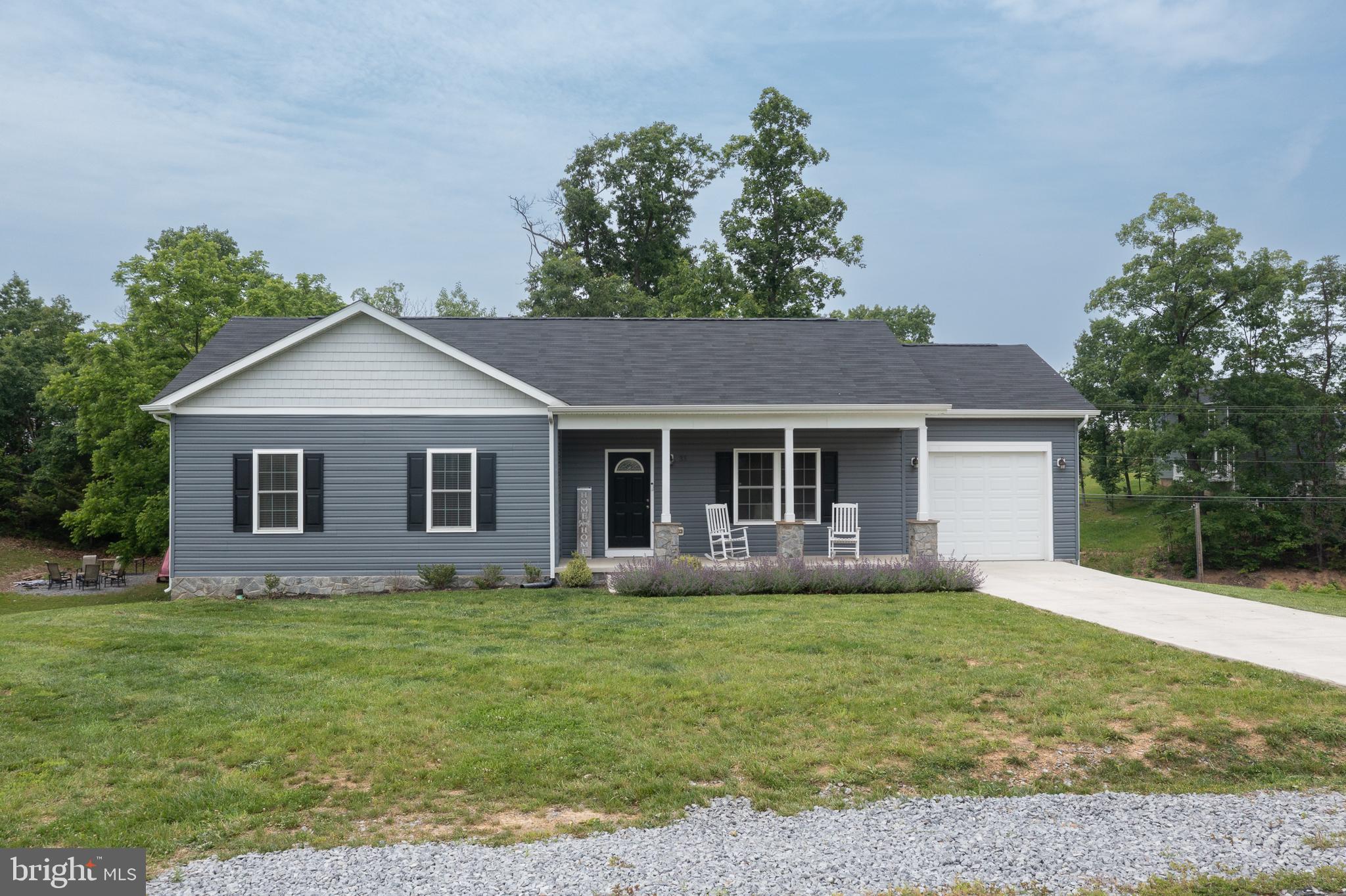 MIDDLE CREEK MANOR - Residential