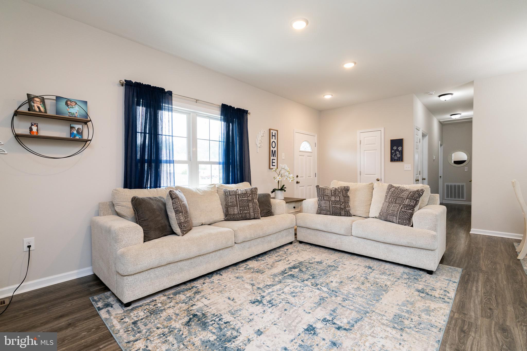 MIDDLE CREEK MANOR - Residential