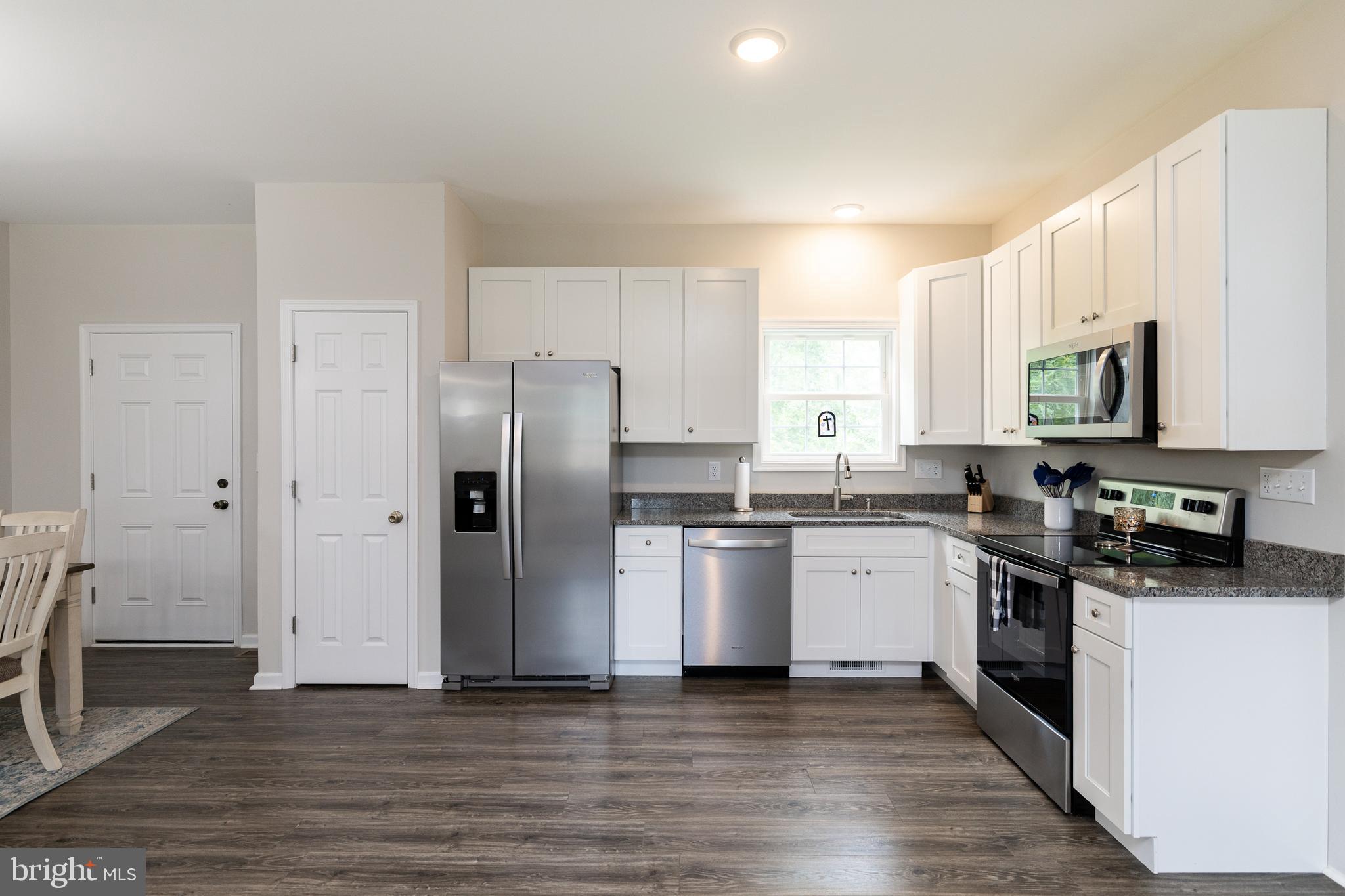 MIDDLE CREEK MANOR - Residential