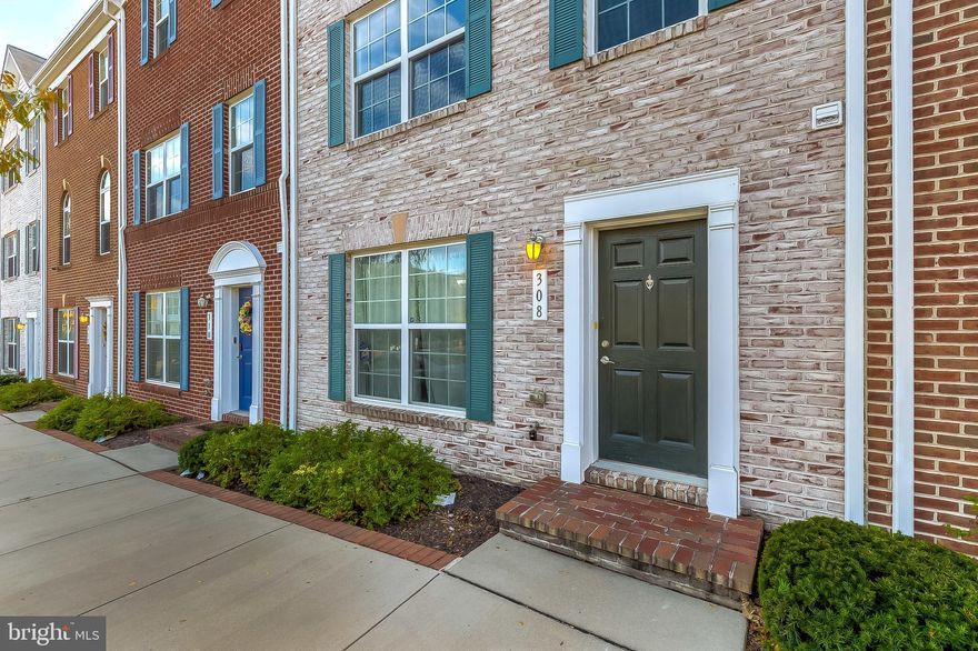 Tucked in the middle of this Camden Crossing community lies this meticulously maintained 5 year old home. 2 car garage leads into an office/bedroom/den on first level, up the stairs to an open concept living area, tons of natural light, high ceilings, granite counter tops, stainless steal appliances, and a walk out deck. Master bedroom includes oversized walk-in closet, double vanity bath tub, and separate stand up shower. Walking distance to stadiums and downtown, 2 minute drive to 95!