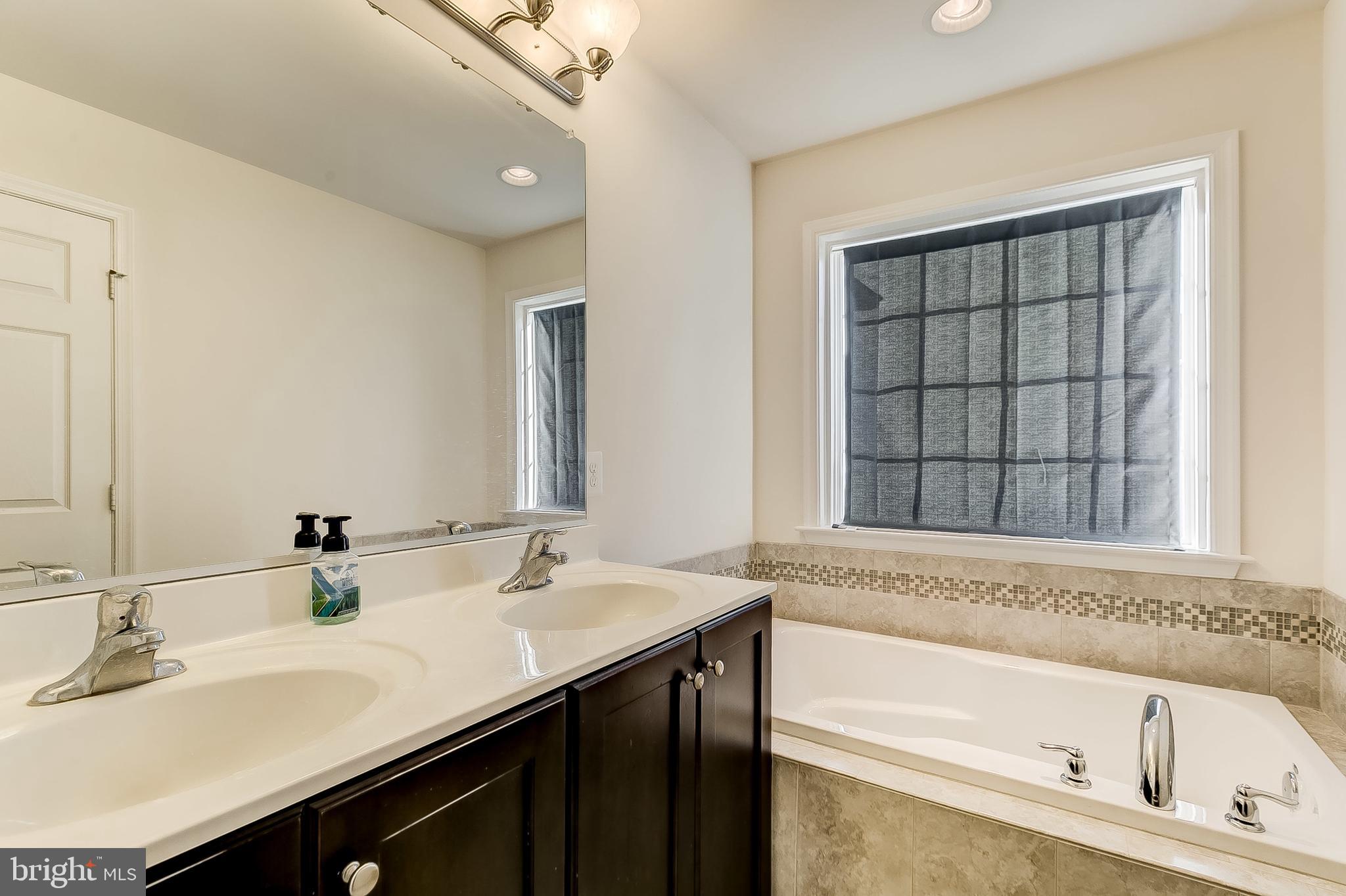 CAMDEN CROSSING - Residential Lease