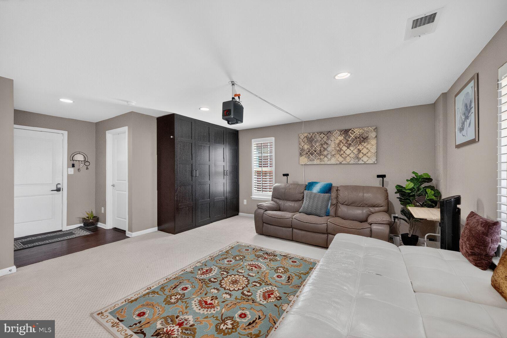 SEVEN HILLS - Residential