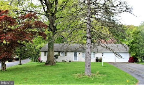 Photo of 220 MEADOW LN, LANCASTER, PA 17601 (MLS # PALA2034244)