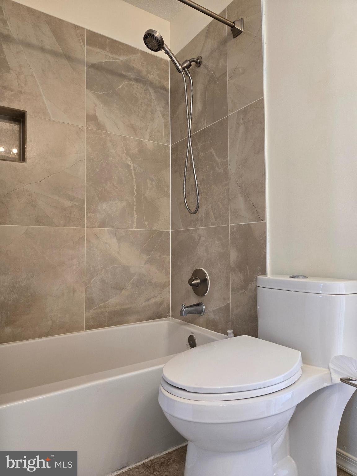 LANDSDOWNE - Residential Lease