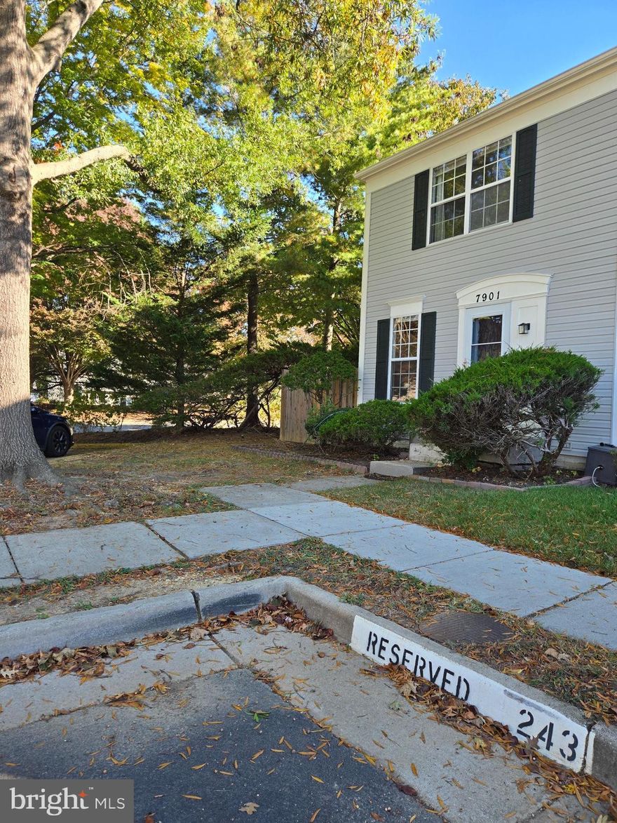 Beautiful renovated end unit Townhouse. Design kitchen with New SS Appliances, shinning marble floor at the foyer and kitchen. The property is filled with natural light and open floor plan. Come visit this wonderful End Unit Townhouse with mature trees. A newly installed deck extended the living room to back yard for extra outdoor living! Come make this beautiful townhouse home of yours!