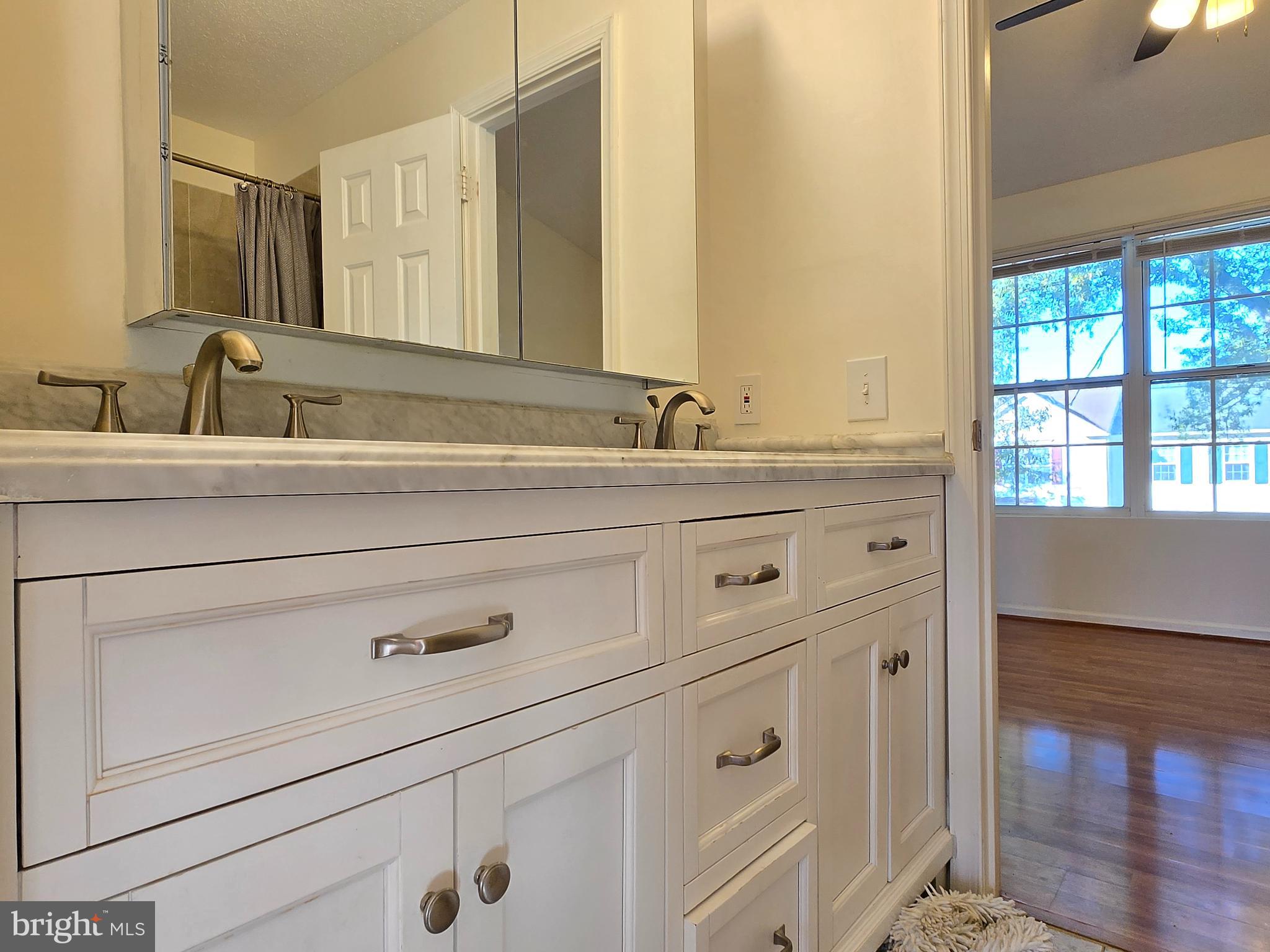 LANDSDOWNE - Residential Lease