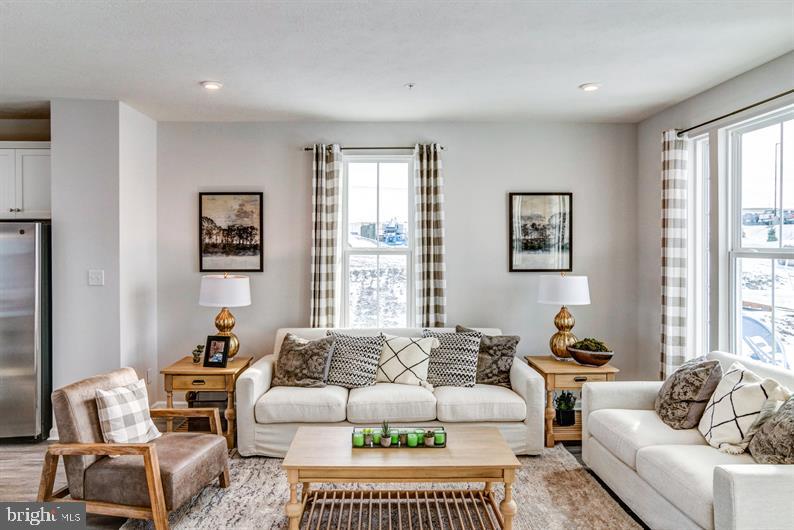 LAKE LINGANORE - Residential