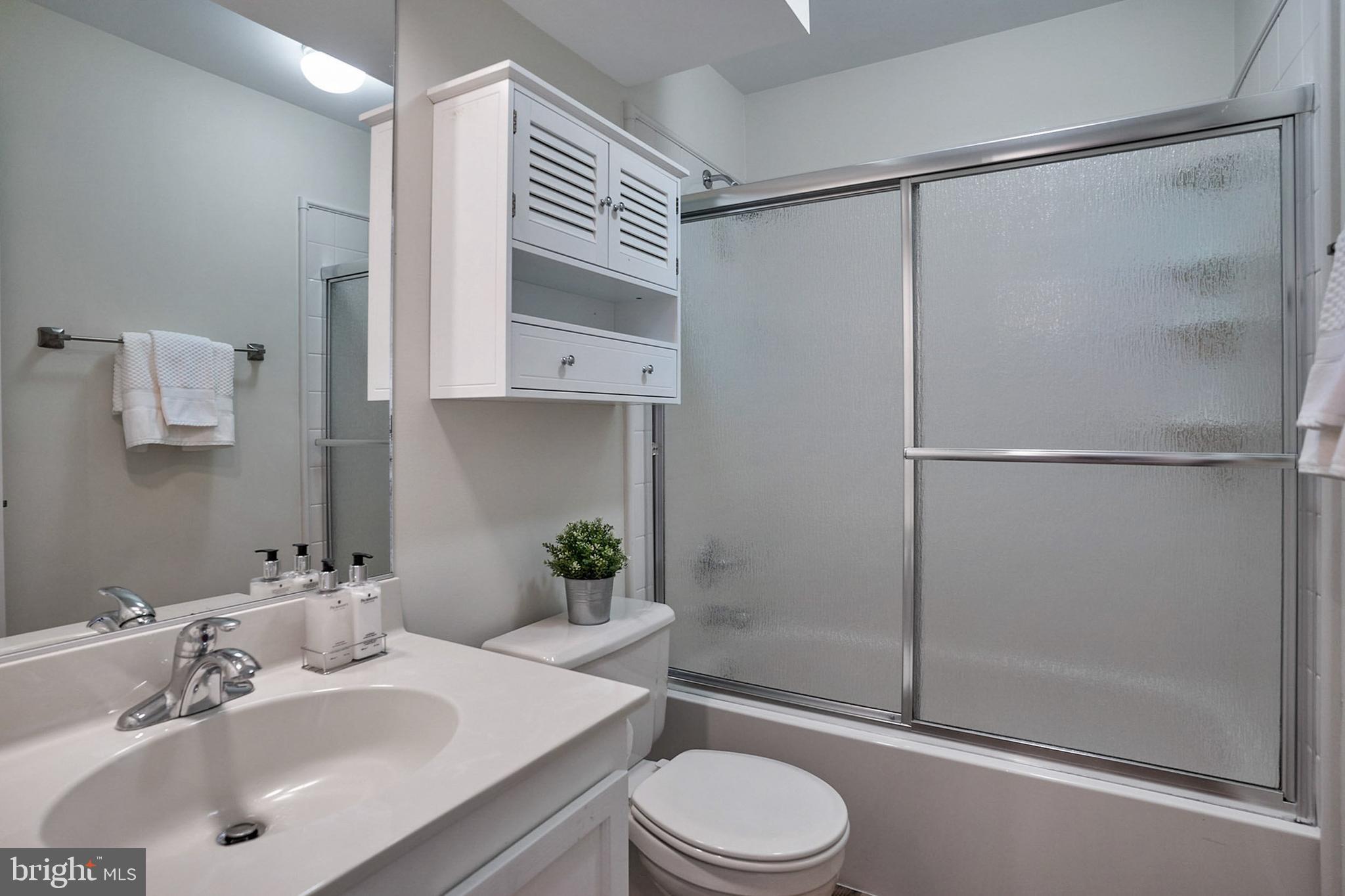 LANDSDOWNE - Residential