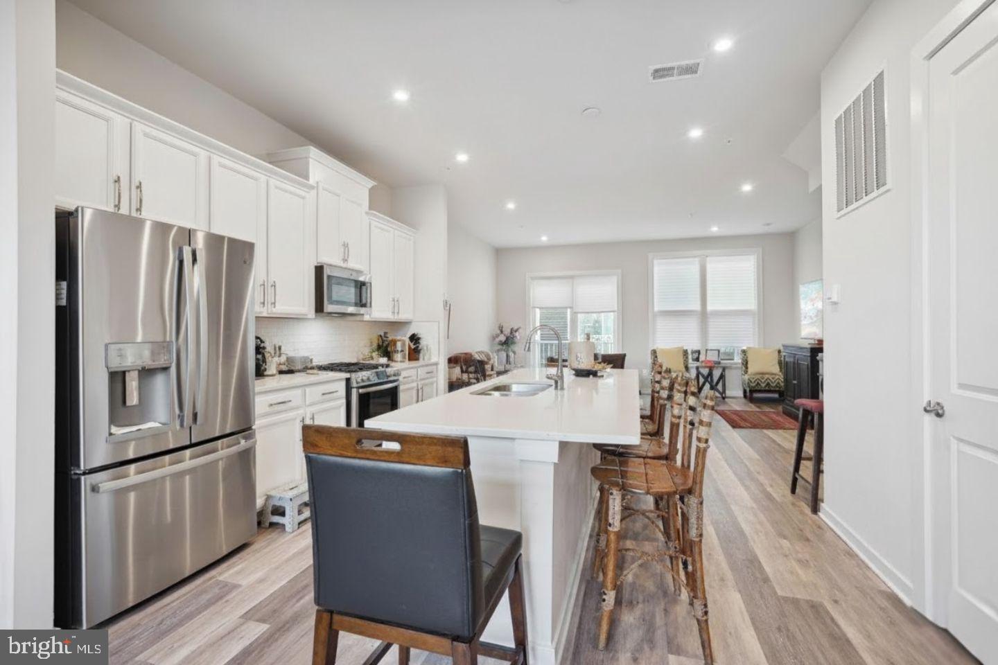 WESTSIDE AT SHADY GROVE METRO - Residential