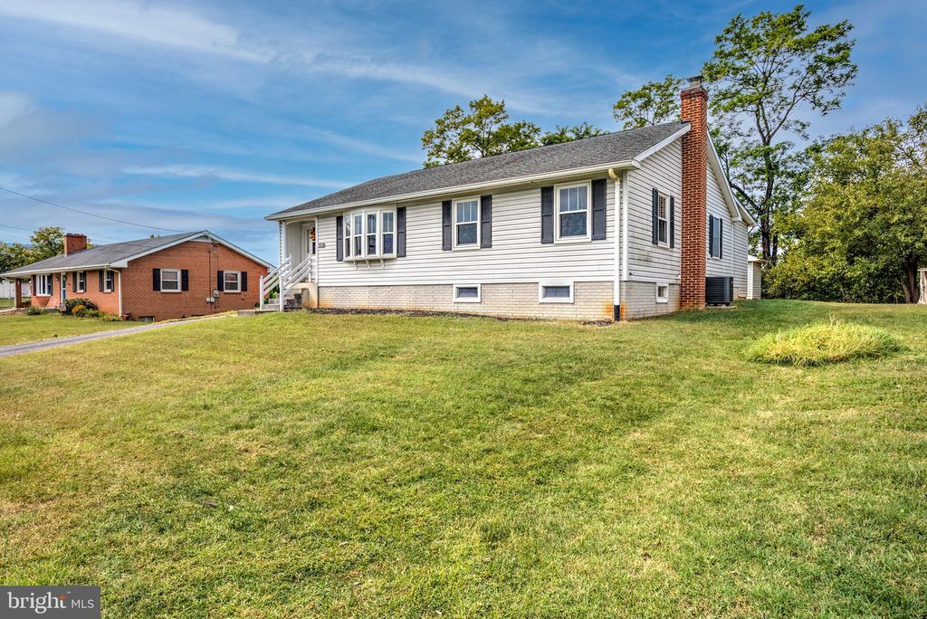 Photo of 308 Downing Street, FRONT ROYAL, VA 22630 (MLS # VAWR2012346)