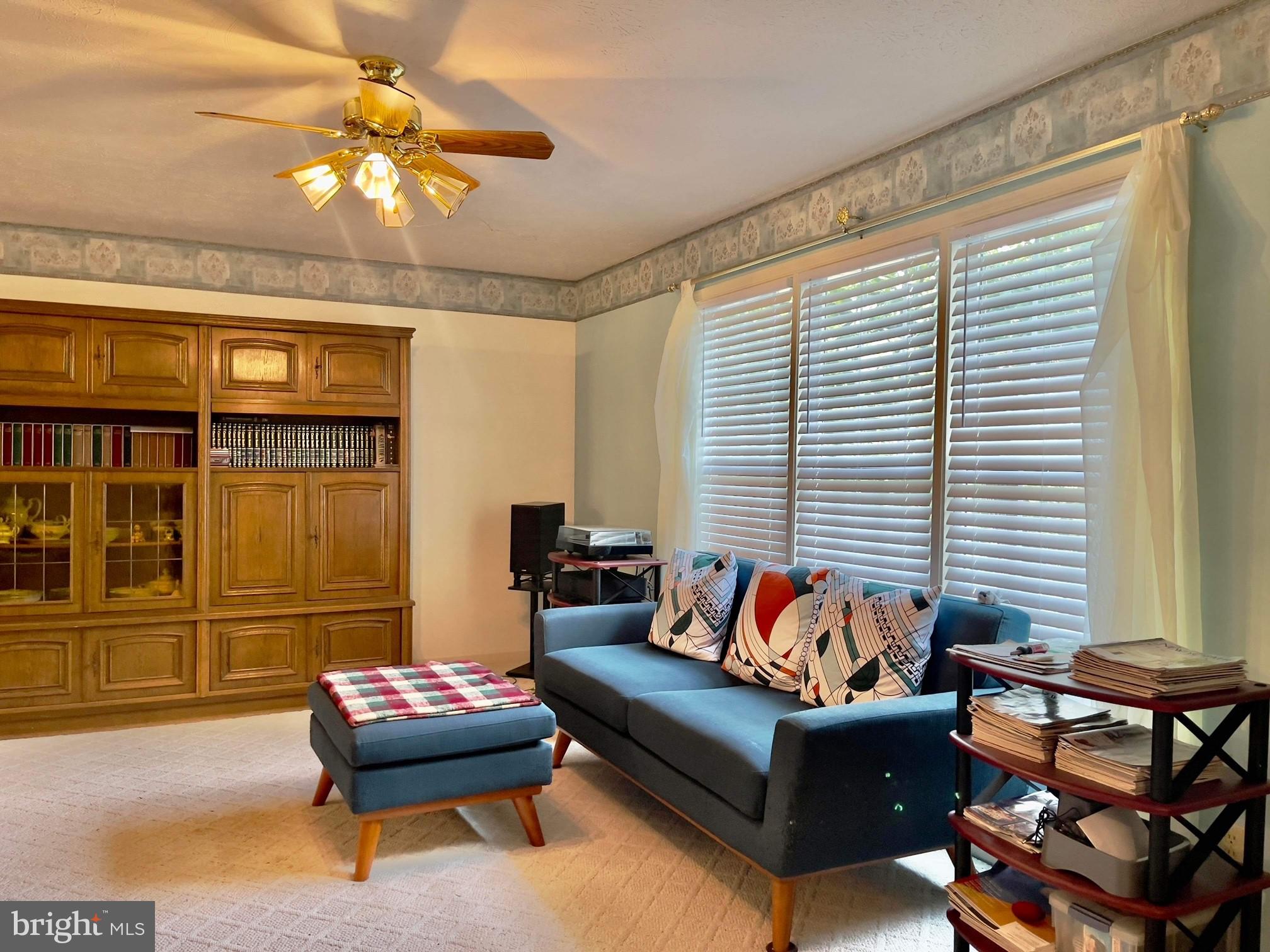 FOXCREST MANOR - Residential