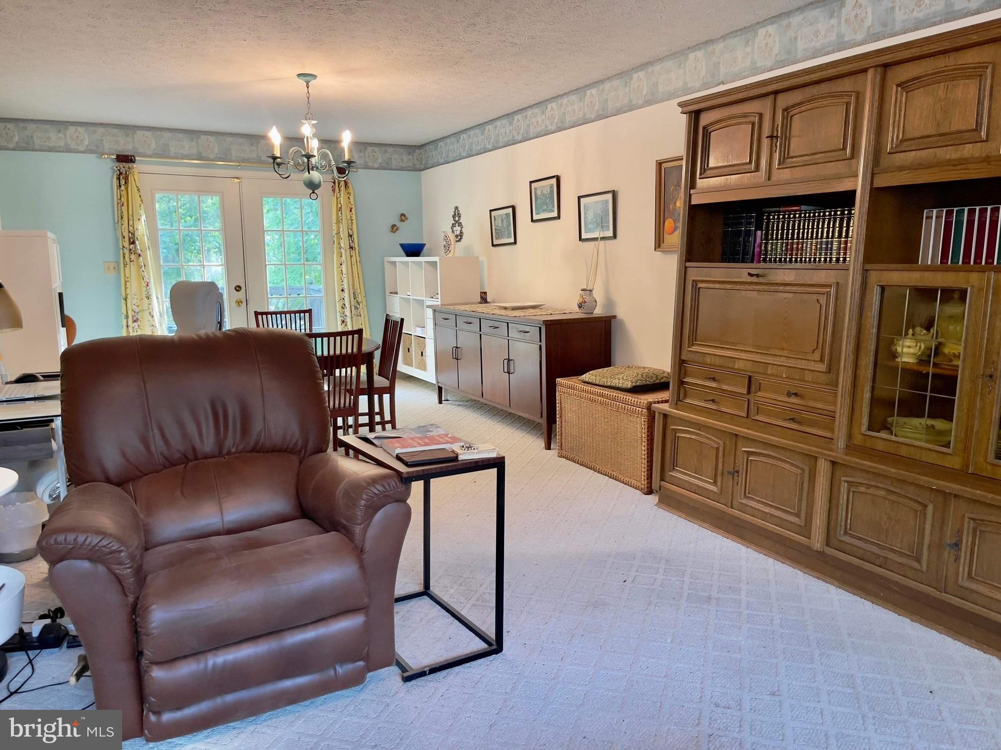 FOXCREST MANOR - Residential