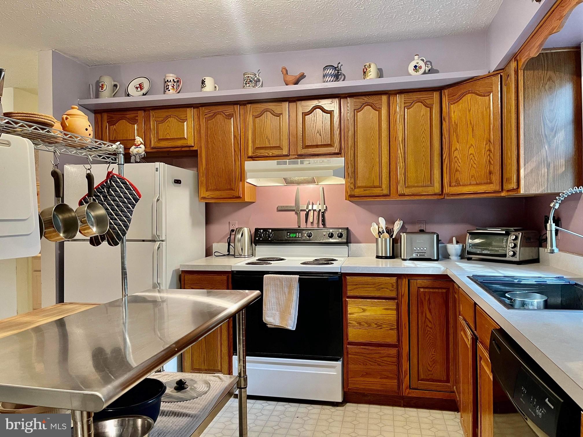 FOXCREST MANOR - Residential