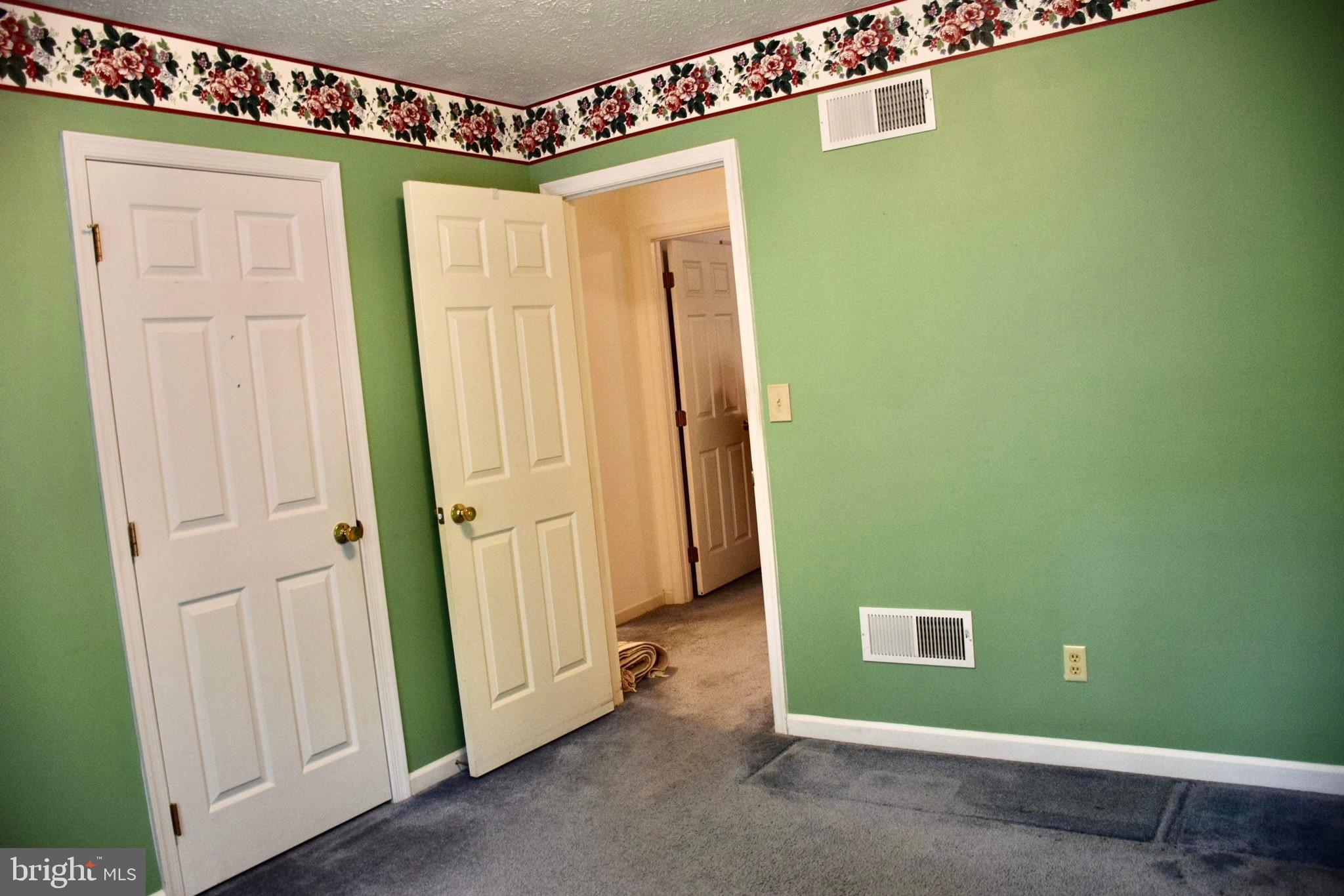 FOXCREST MANOR - Residential