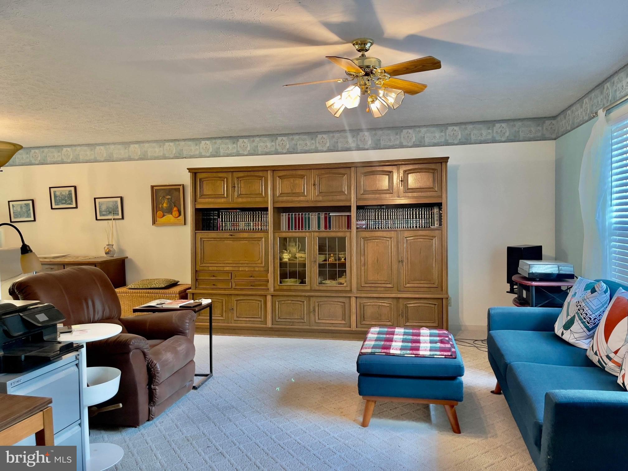 FOXCREST MANOR - Residential