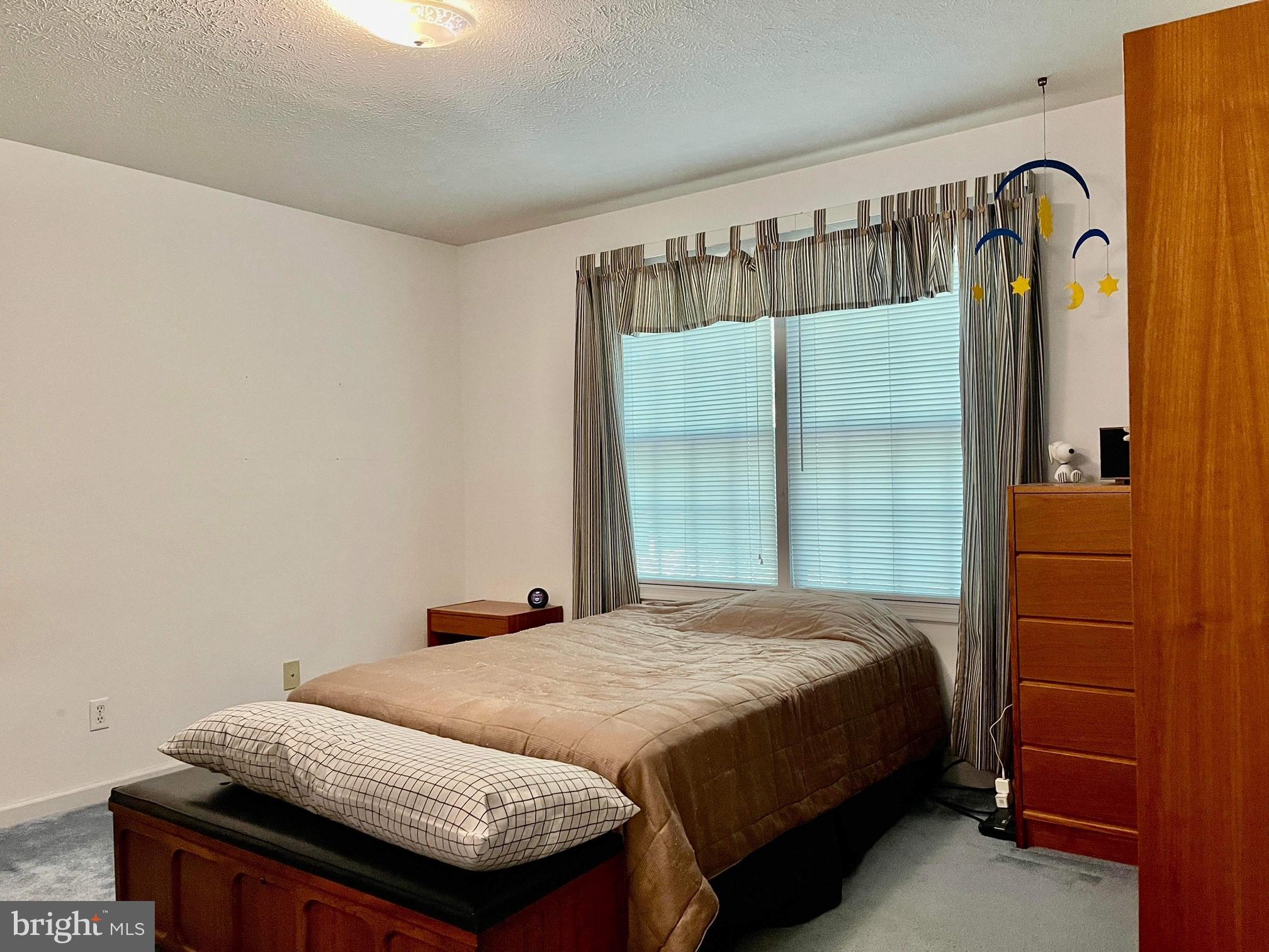 FOXCREST MANOR - Residential