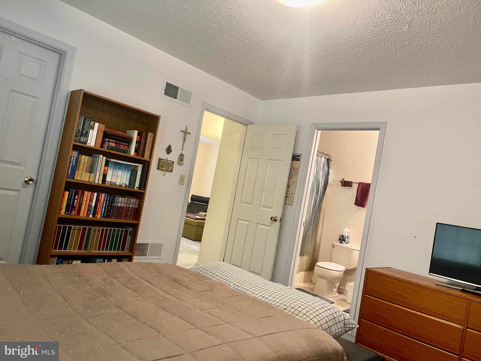 FOXCREST MANOR - Residential