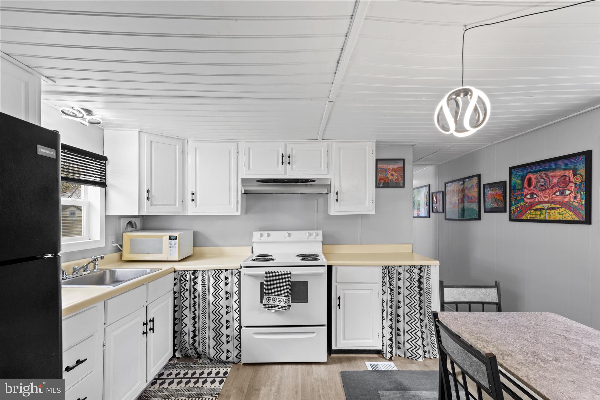 WHISPERING PINE MHP - Residential