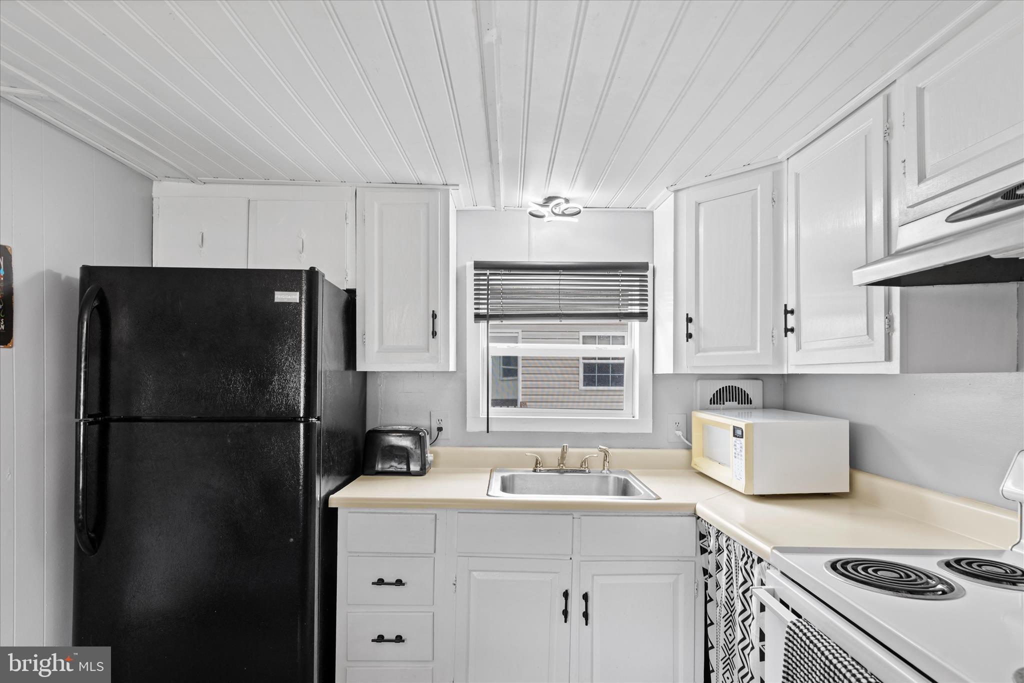 WHISPERING PINE MHP - Residential