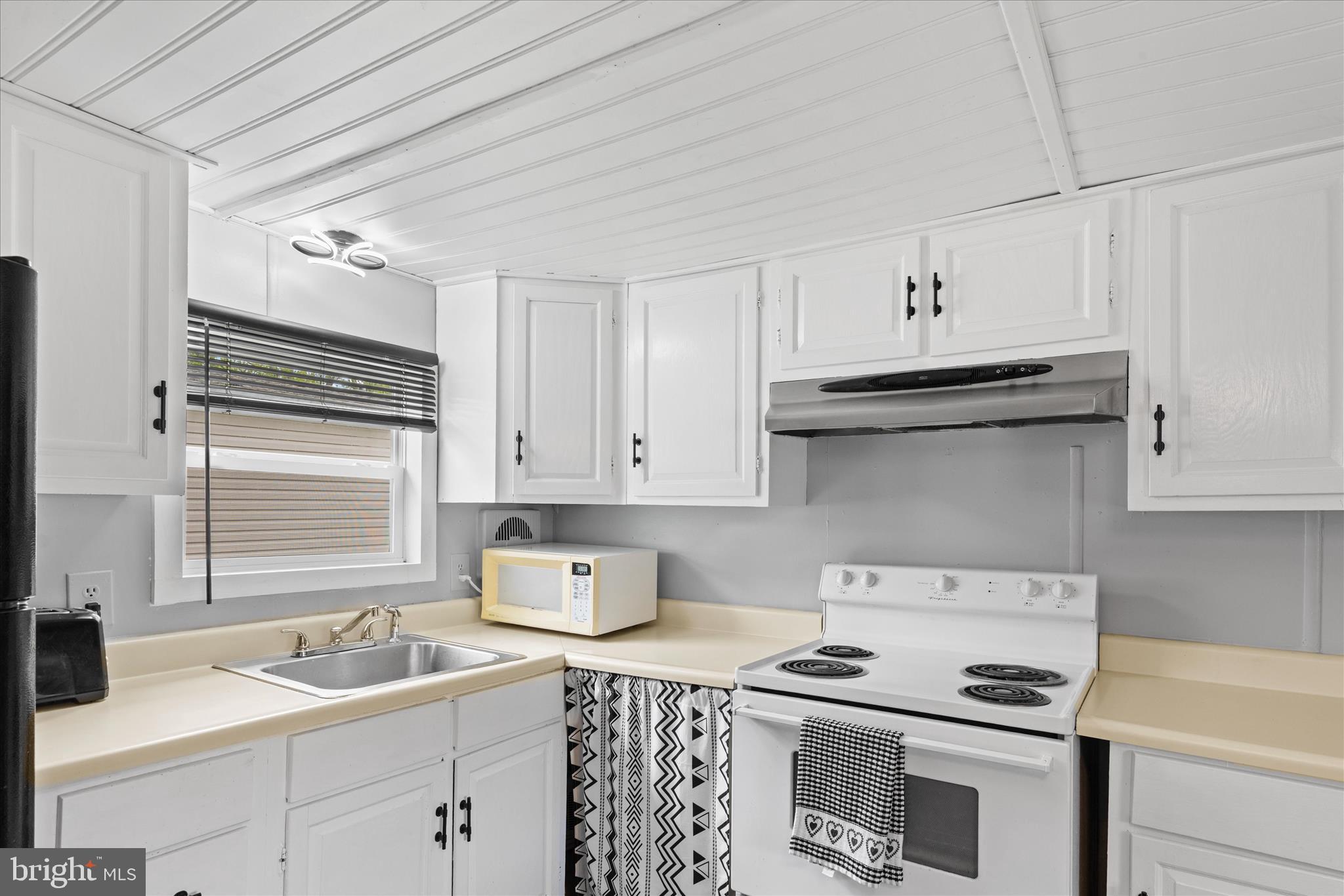 WHISPERING PINE MHP - Residential