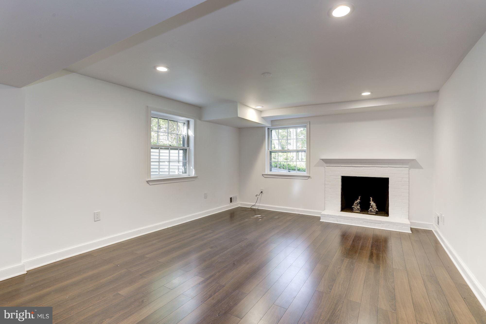 CHEVY CHASE VILLAGE - Residential