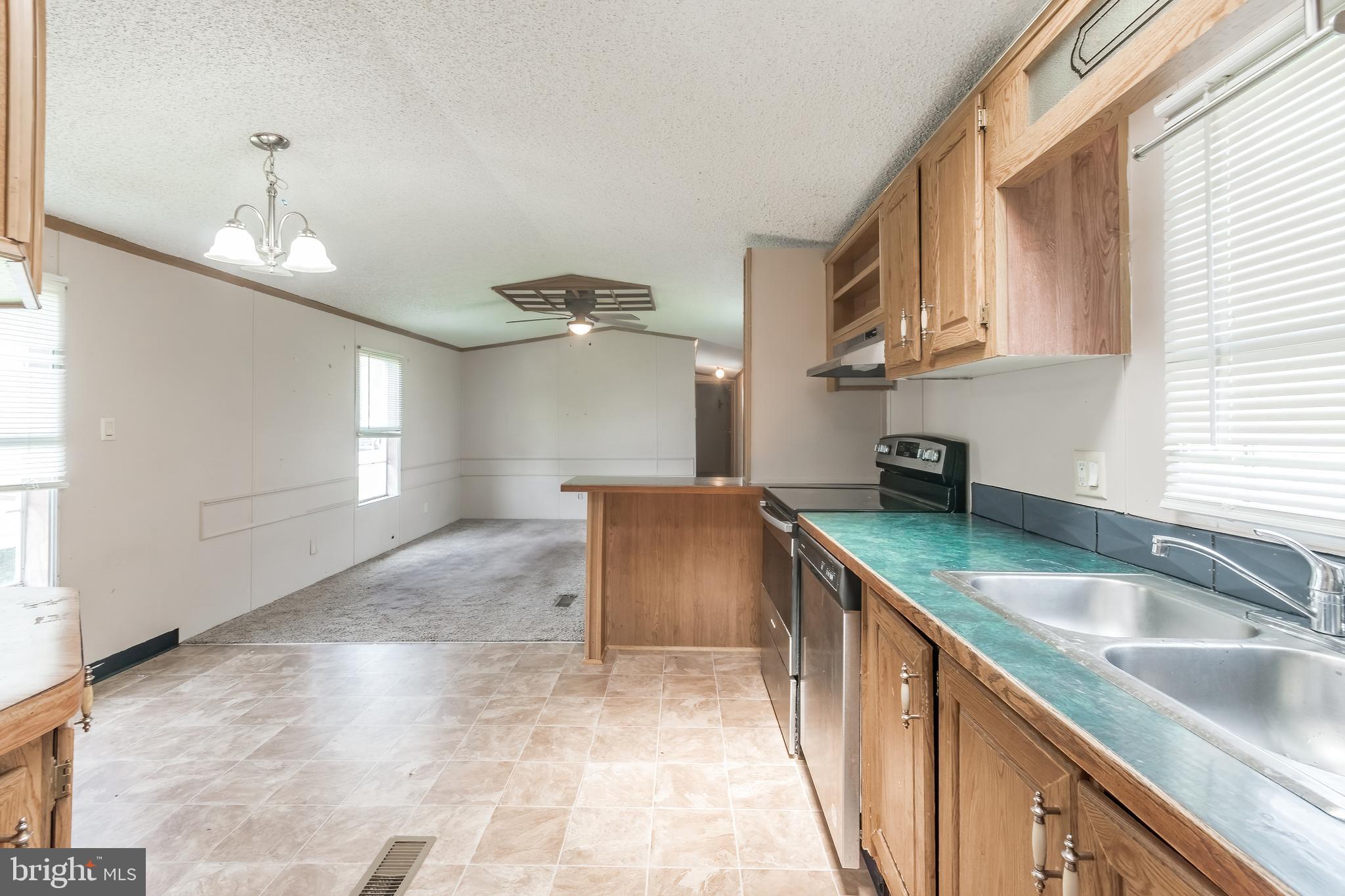 ROYAL CREST ESTATES - Residential