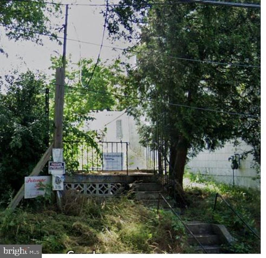 Lot available for development.  Former house has been torn down and owner has completed plans for a new 2,400 foot home on three levels including basement. Contact agent for plans. Owner will sell or built to suit. Lot can accommodate two houses, one in front and one in the rear facing the alley.