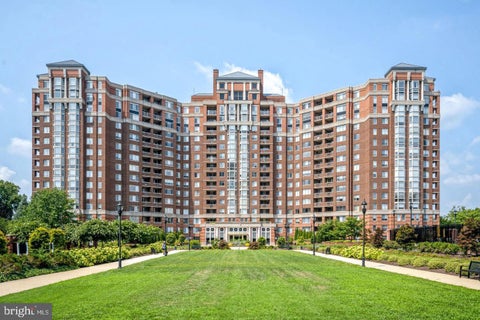 Condo For Sale - 5809 Nicholson Lane #307<br/> ROCKVILLE, MD 20852