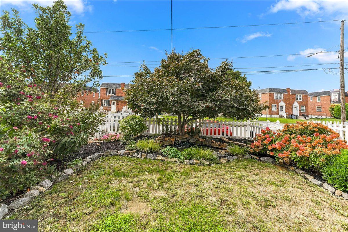 230 E LYNN ROAD