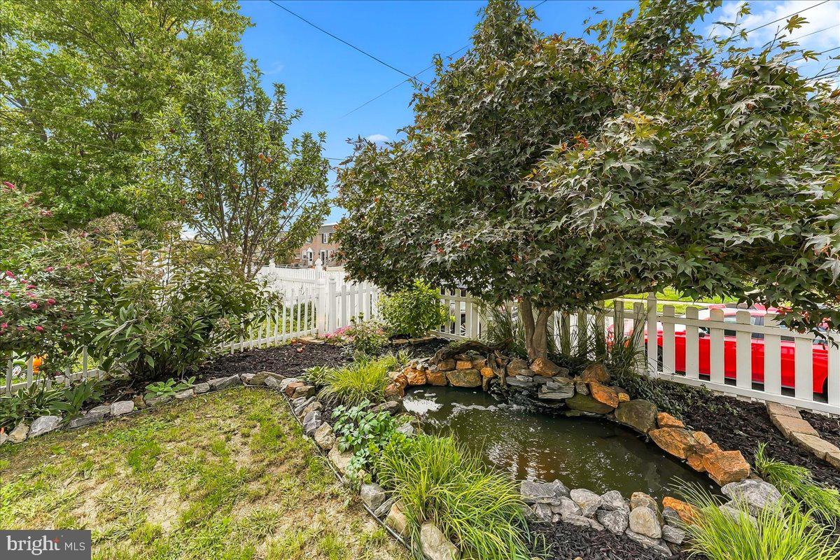 230 E LYNN ROAD