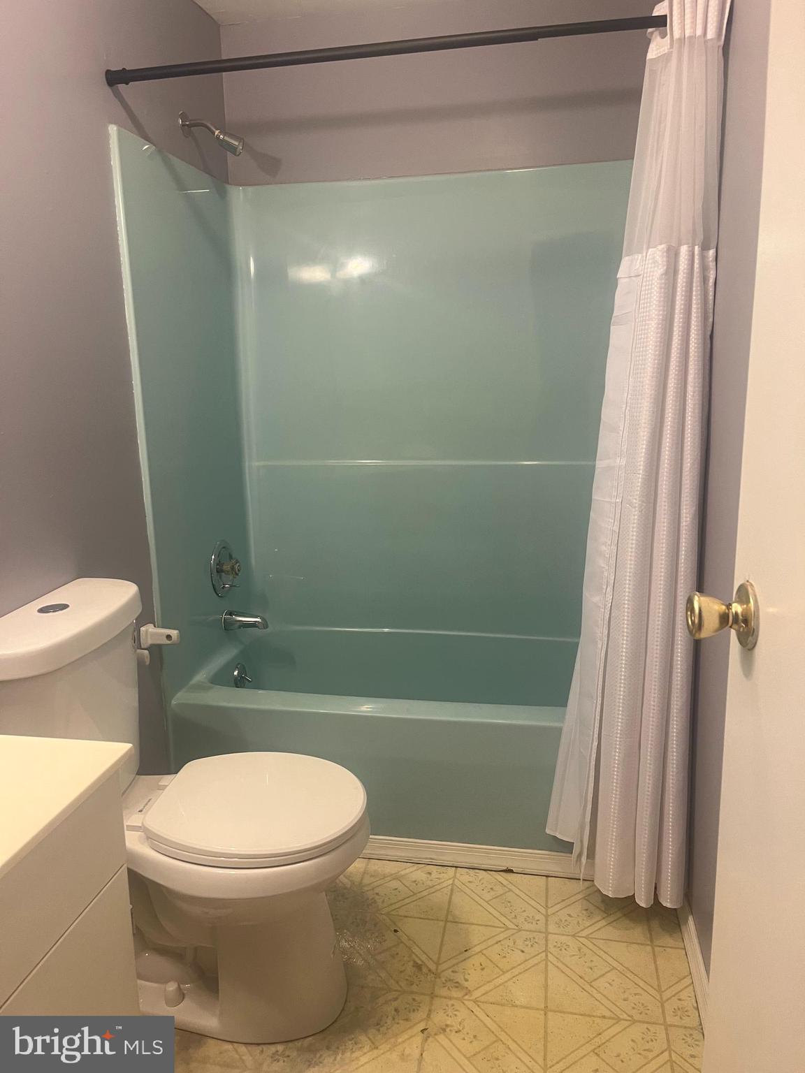 1267 N EAST BOULEVARD SITE 132M