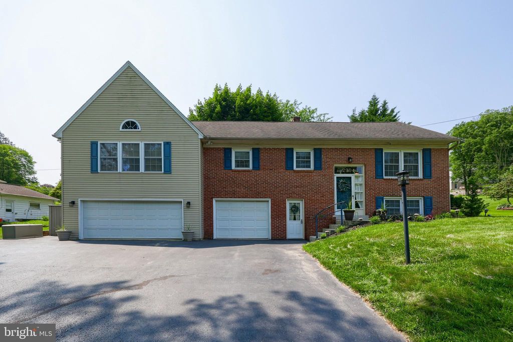 Photo of 2904 Spring Valley Road, LANCASTER, PA 17601 (MLS # PALA2070920)
