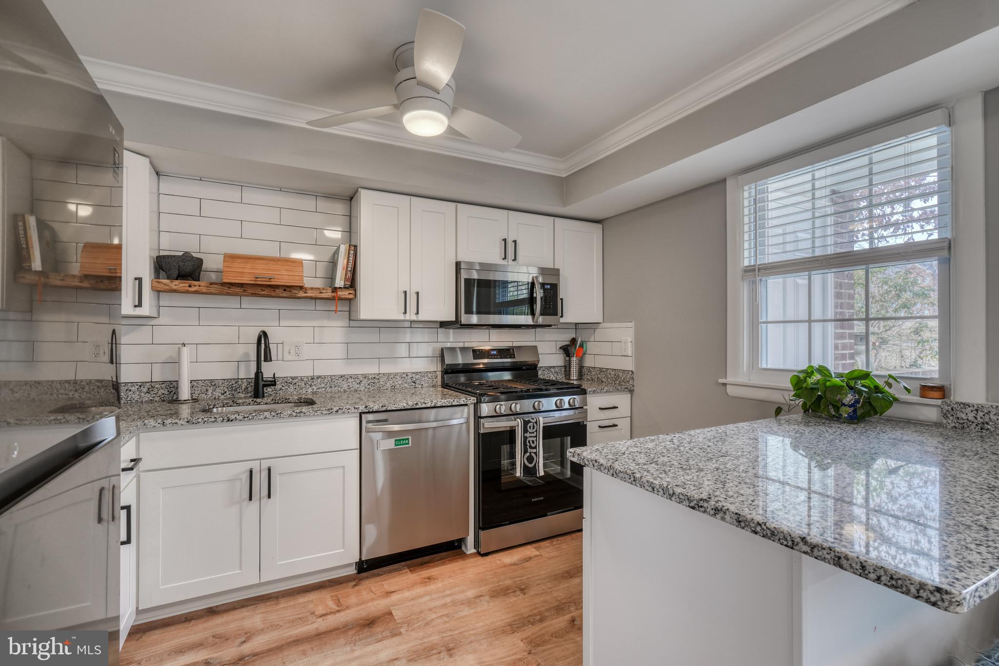 HOMELAND SOUTHWAY - Residential