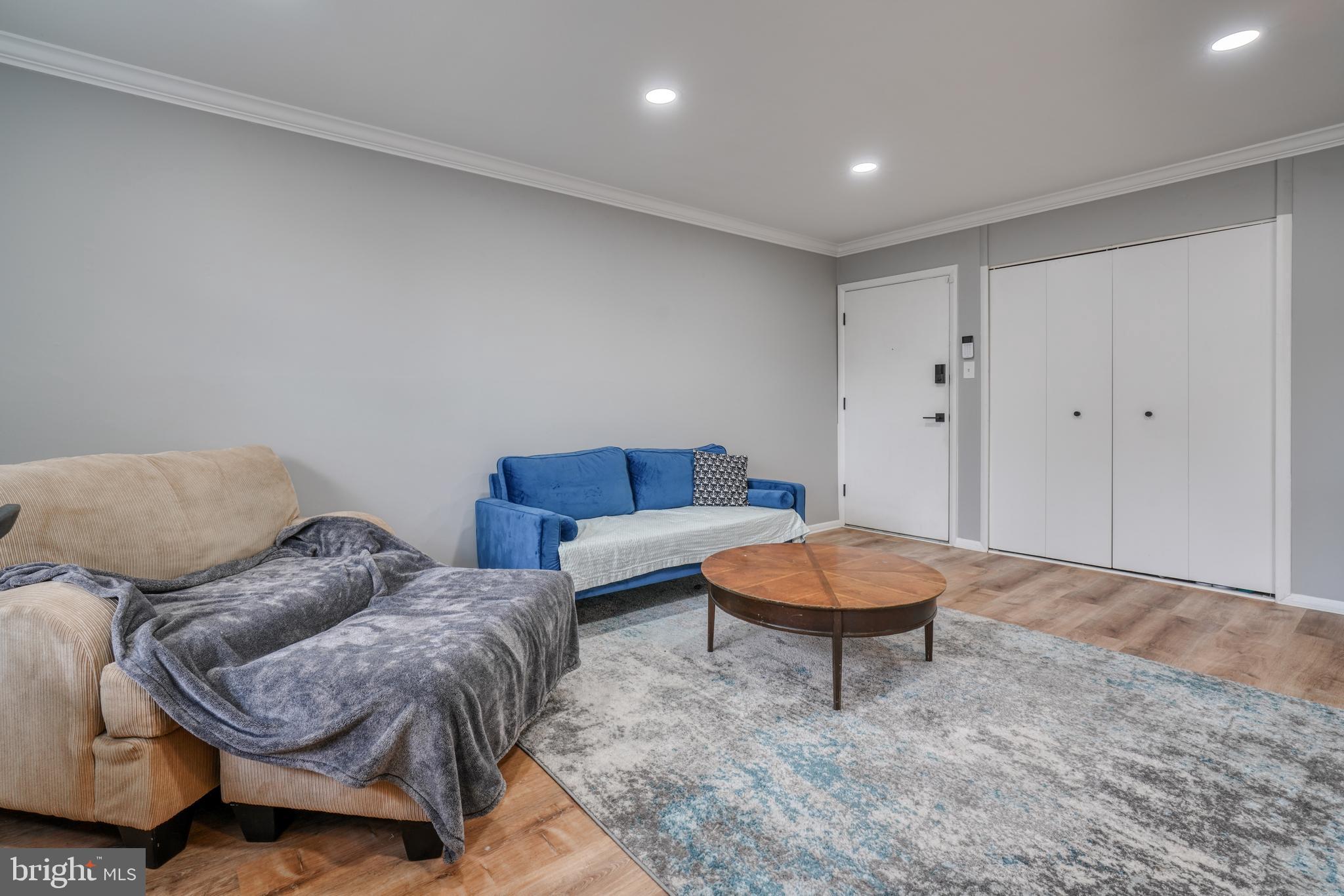 HOMELAND SOUTHWAY - Residential